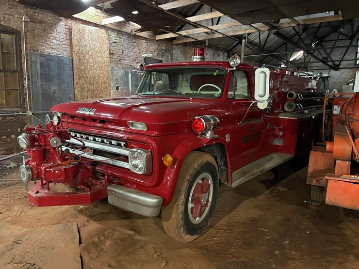 #210-•-1964-chevy-80-(howe)-fire-truck-(no-brakes)-(no-title)-(wakefield,-mi)-image-1
