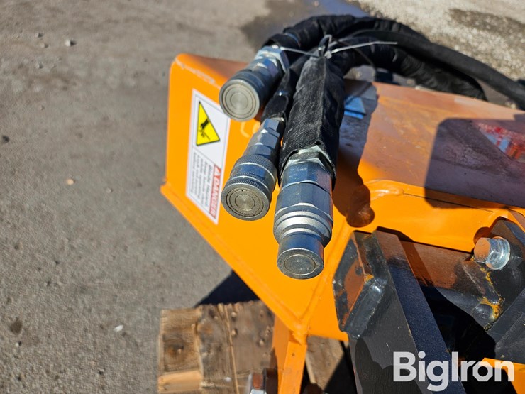 2025-massey-ferguson-730-image-11