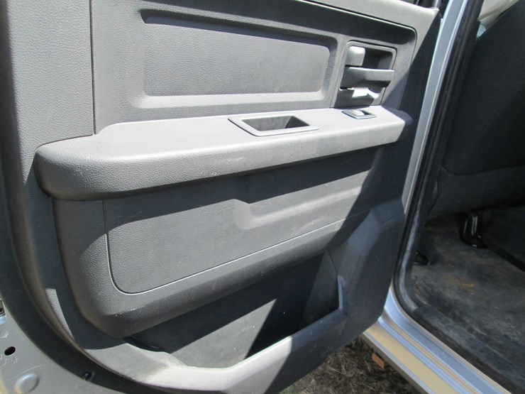 2011-dodge-3500-image-22