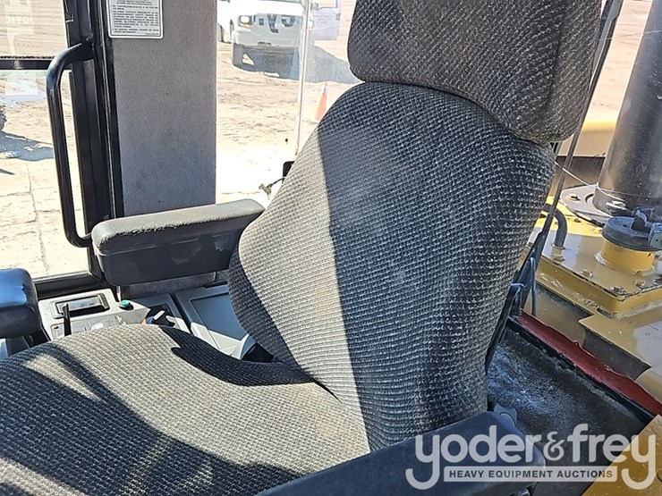 caterpillar-928g-image-23