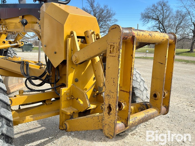 2013-caterpillar-140m2-vhp-plus-image-11