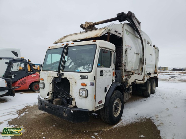 2019-peterbilt-520-image-1