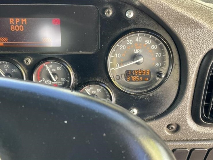 2018-peterbilt-520-image-24