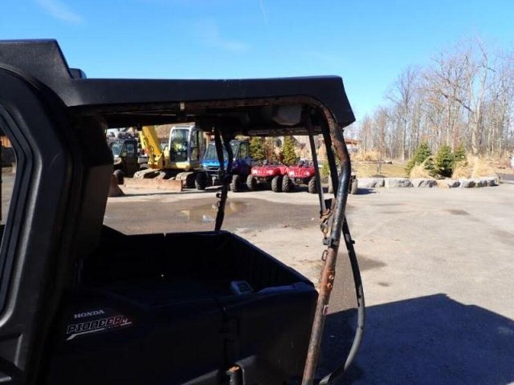 2015-pioneer-4x4-image-32