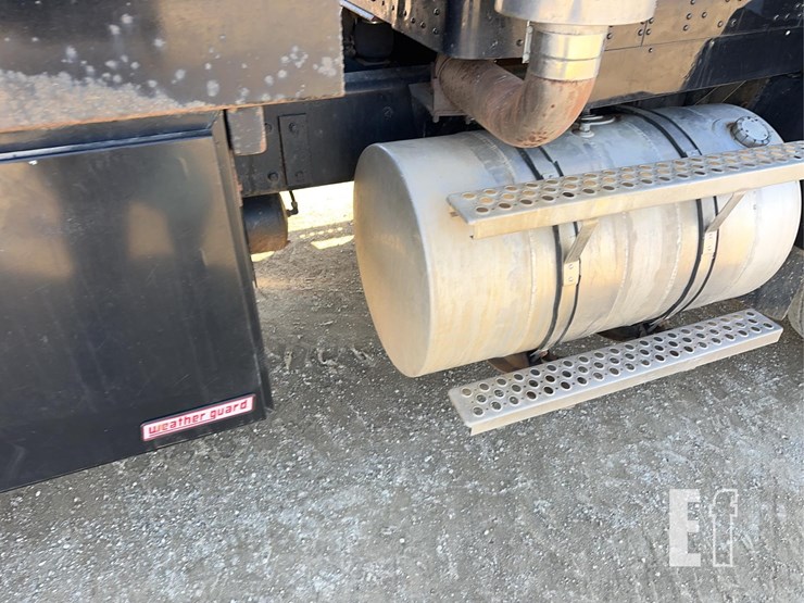 1999-kenworth-t800-image-17