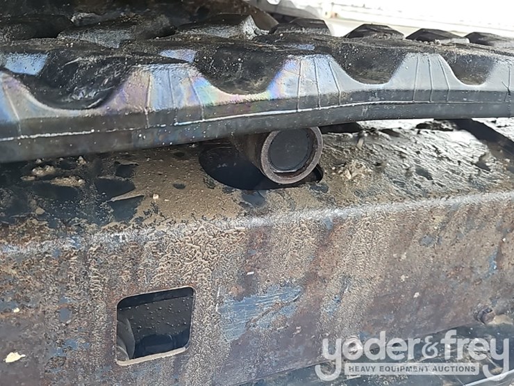 2015-deere-27d-image-24