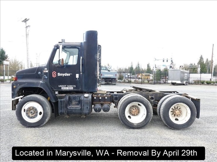 1985-international-s2300-image-4