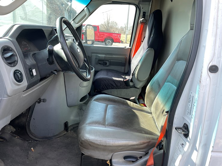 2014-ford-e350-image-17