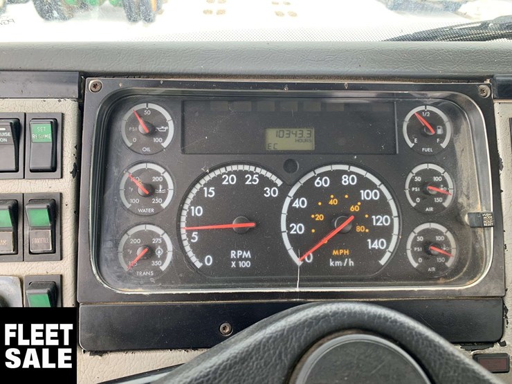 2003-freightliner-fl106-image-15