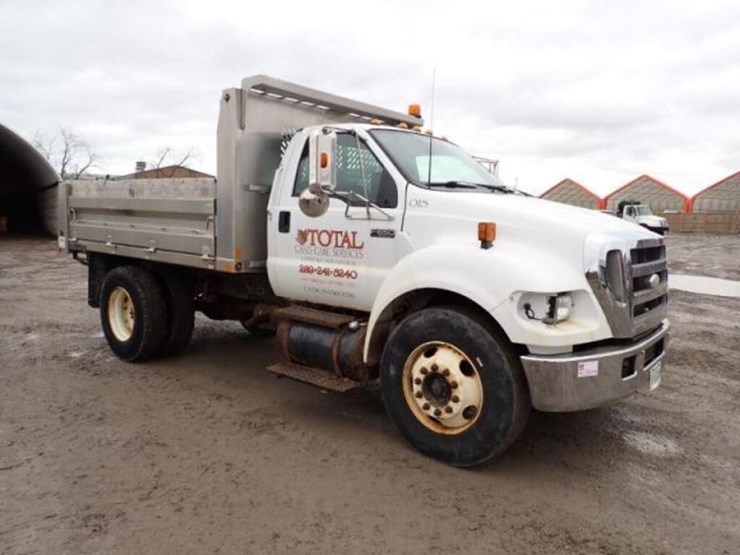 2006-ford-f650-xlt-image-3