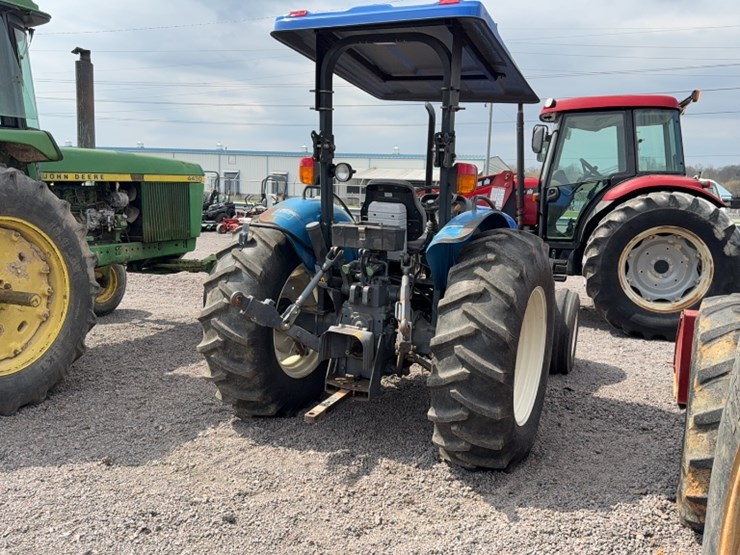 new-holland-tn70-image-9