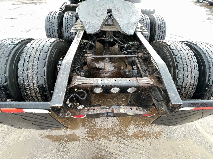 #230-•-2016-international-semi-tractor-(has-wi-title)-(denmark,-wi)-image-25