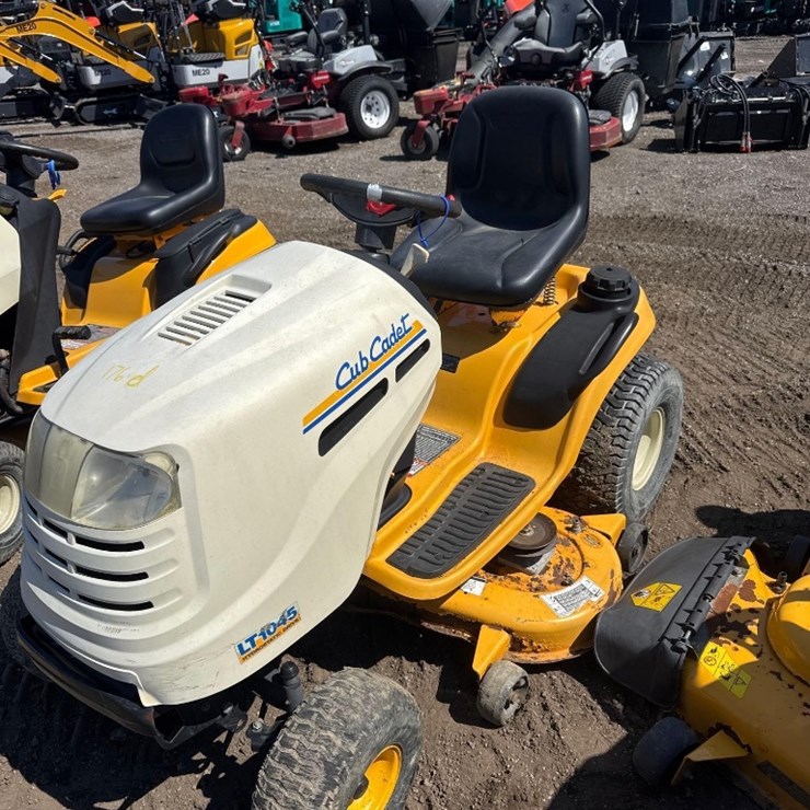 CUB CADET LT1045