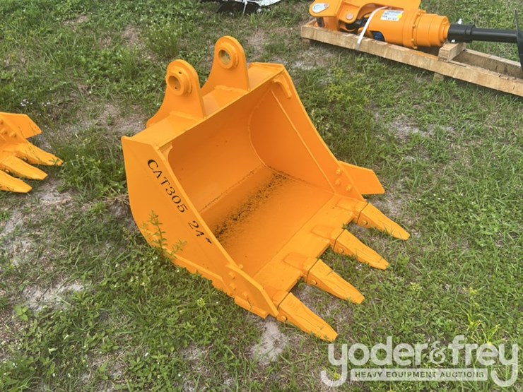 2026-caterpillar-305-image-1