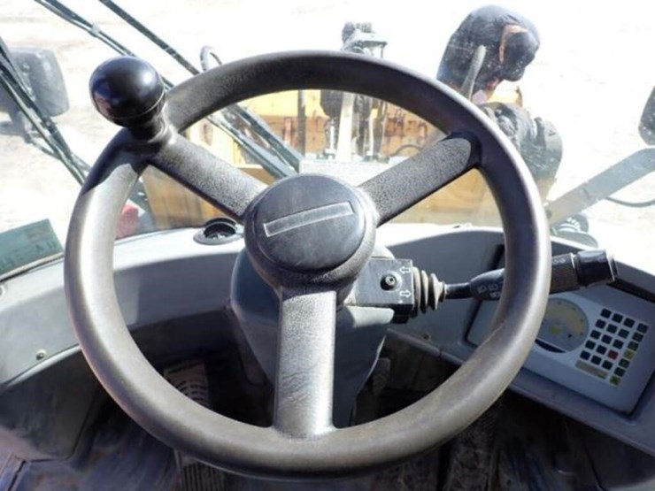 2014-deere-324j-image-11