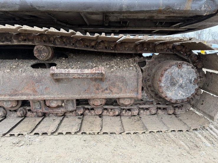 2015-volvo-ec220dlr-image-12