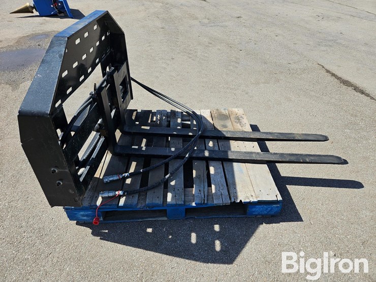 2025-massey-ferguson-730-image-4