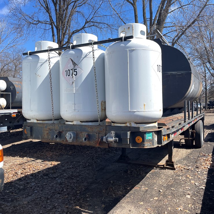 #2504 • 1970 Fontaine Hot Asphalt Tanker Trailer (Has MN Trailer) (Ham Lake, MN)