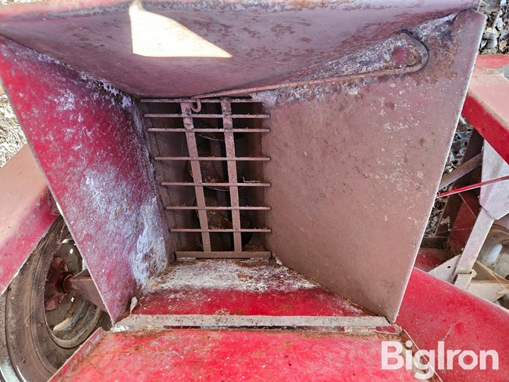 new-holland-354-image-14