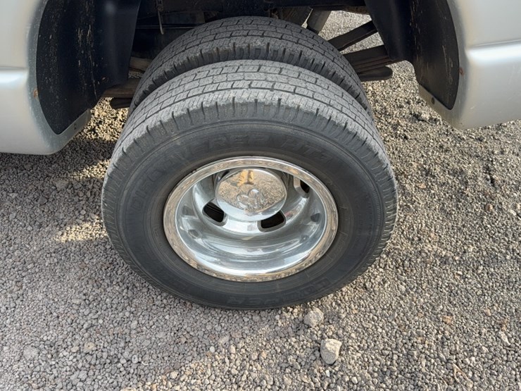 2004-dodge-3500-image-14