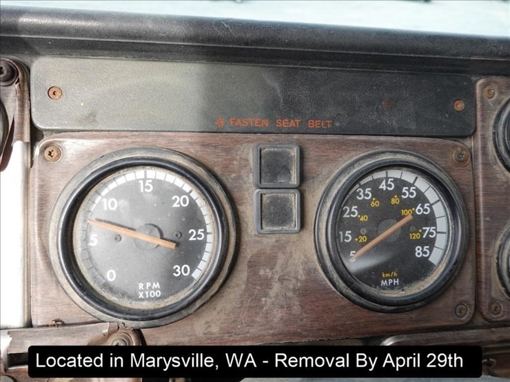 1993-freightliner-fld112-image-20