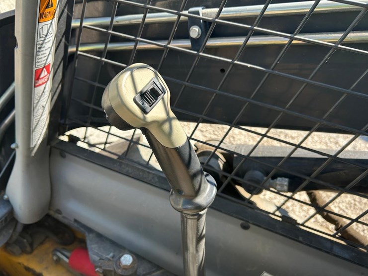 2016-new-holland-l234-image-21