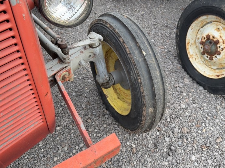 #3051-•-furguson-tractor-image-5