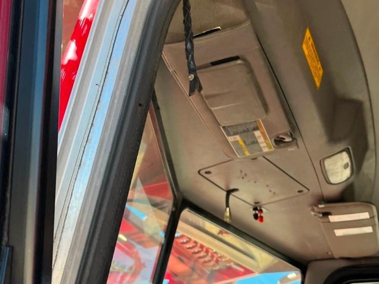 2015-peterbilt-389-image-10