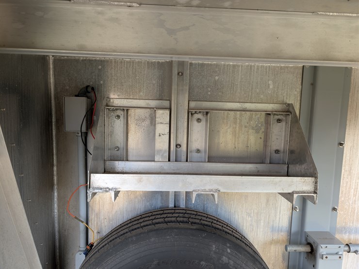 #282-•-2015-featherlite-29'-aluminum-gooseneck-horse-trailer-(wi-title)-(ridgeland,-wi)-image-47