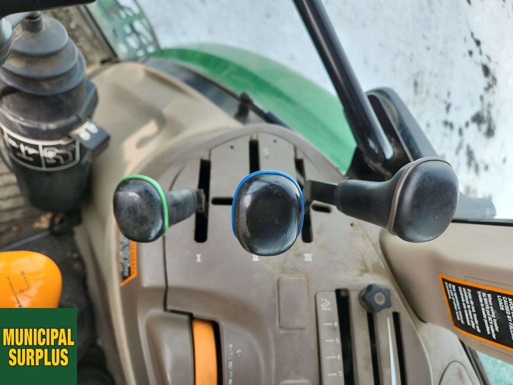 2014-john-deere-6115d-image-11