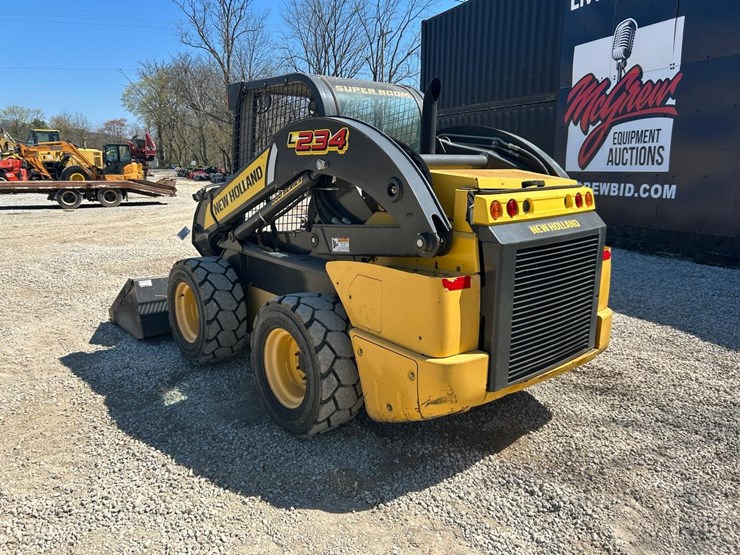 2016-new-holland-l234-image-2