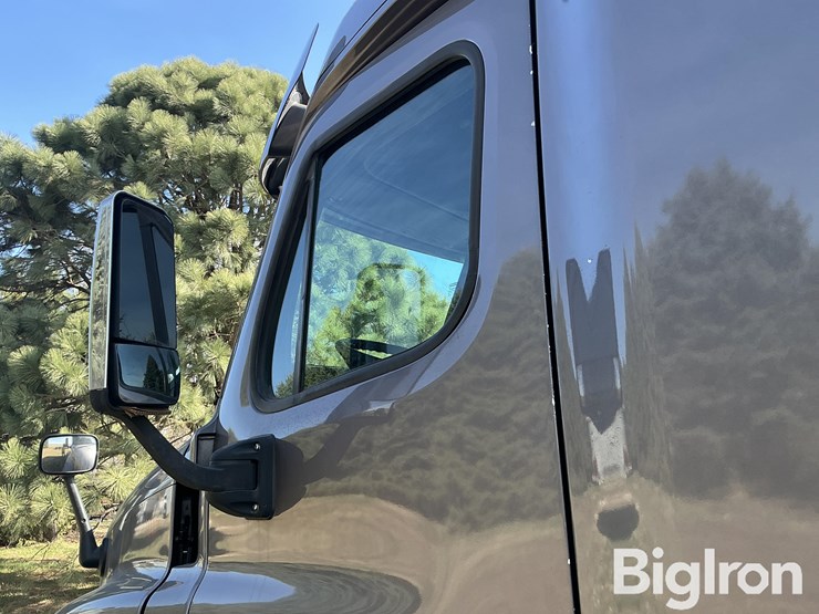 2016-freightliner-cascadia-125-image-15