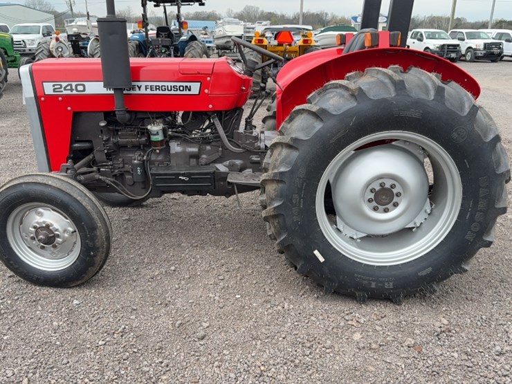 massey-ferguson-240-image-14