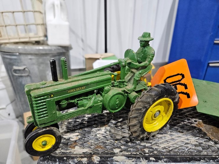 #990-•-john-deere-model-a-1/16-die-cast-toy-tractor-image-10