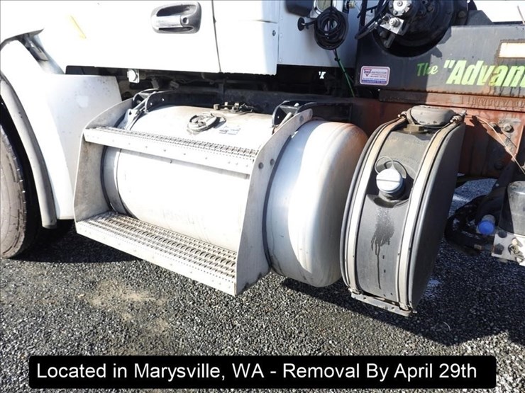 2015-peterbilt-567-image-35