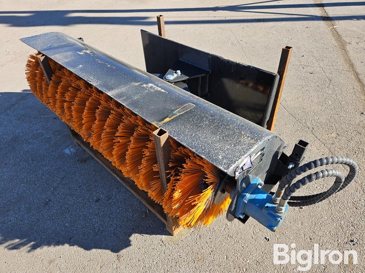 2025-massey-ferguson-730-image-1