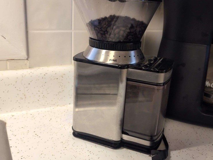 kitchen-appliances---coffee-grinder,-coffee-maker,-toaster,-can-opener-and-breadbox-image-2