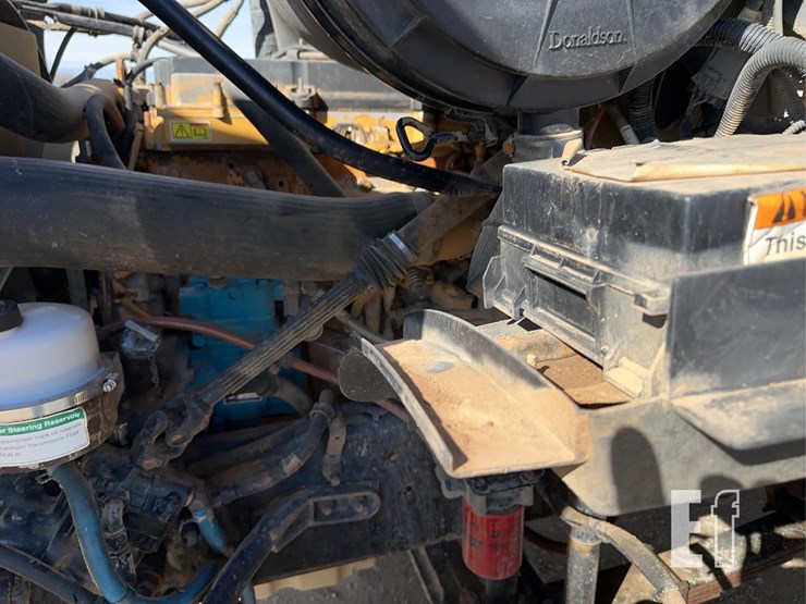 2005-sterling-lt9500-image-59