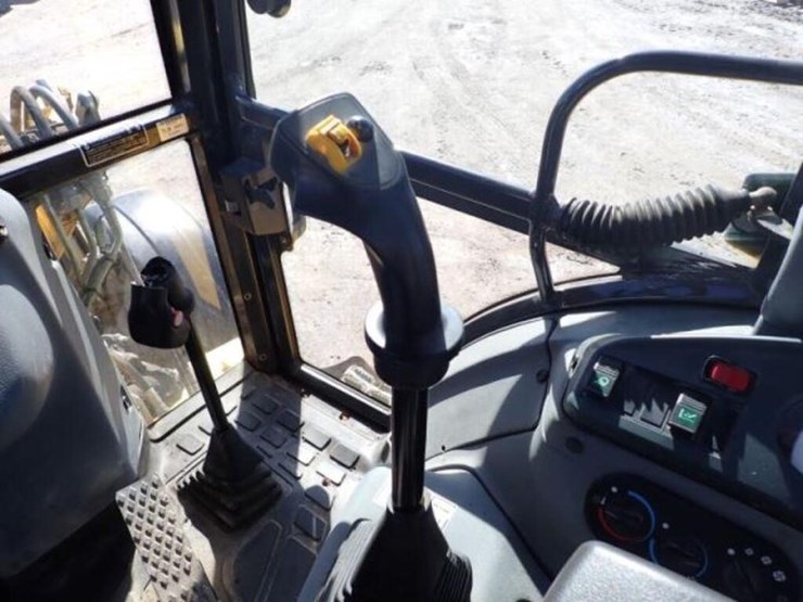 2012-new-holland-b95b-image-13