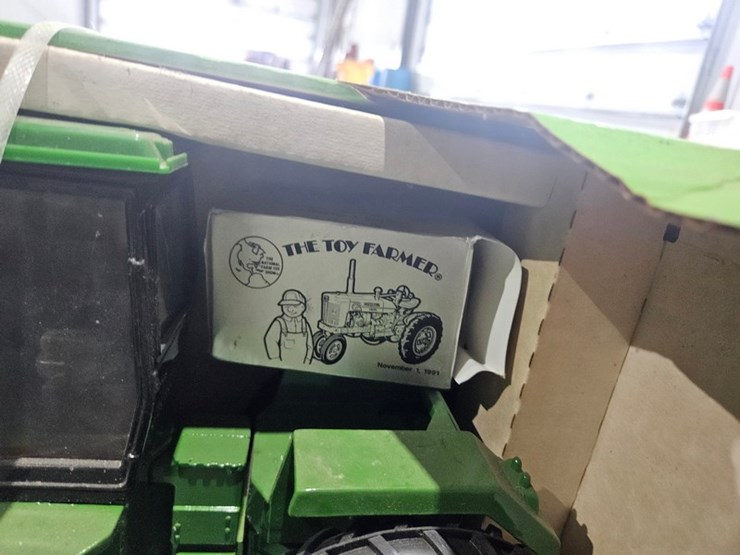 #974-•-john-deere-8760-1/16-scale-die-cast-4wd-tractor-image-2