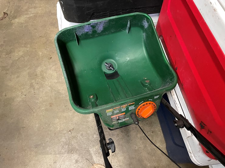 #2581-•-seed-spreader-and-coolers-(columbia-heights,-mn)-image-7