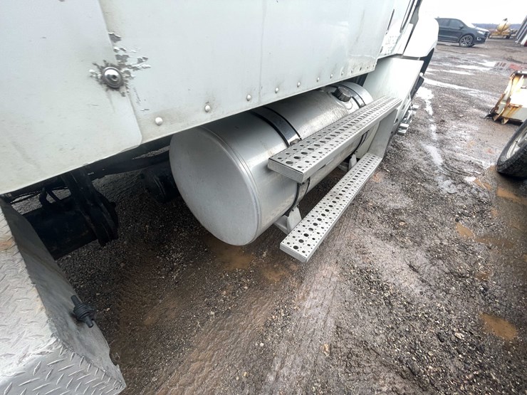 #238-•-2007-freightliner-semi-tractor-(title-in-delay)-(denmark,-wi)-image-38