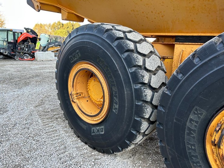 2014-volvo-a25g-image-13