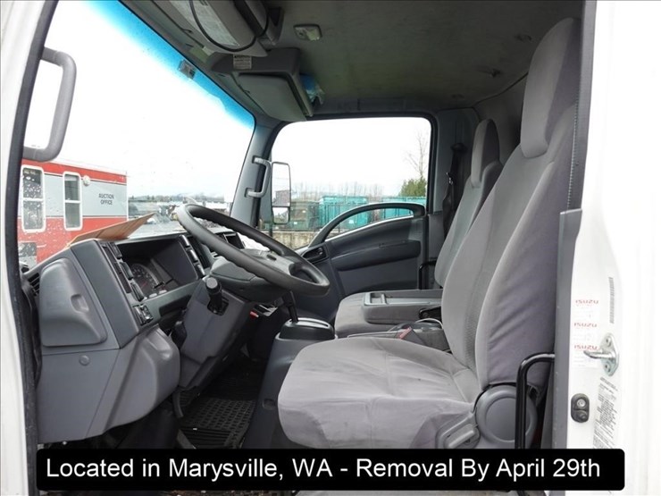 2017-isuzu-nqr-image-9