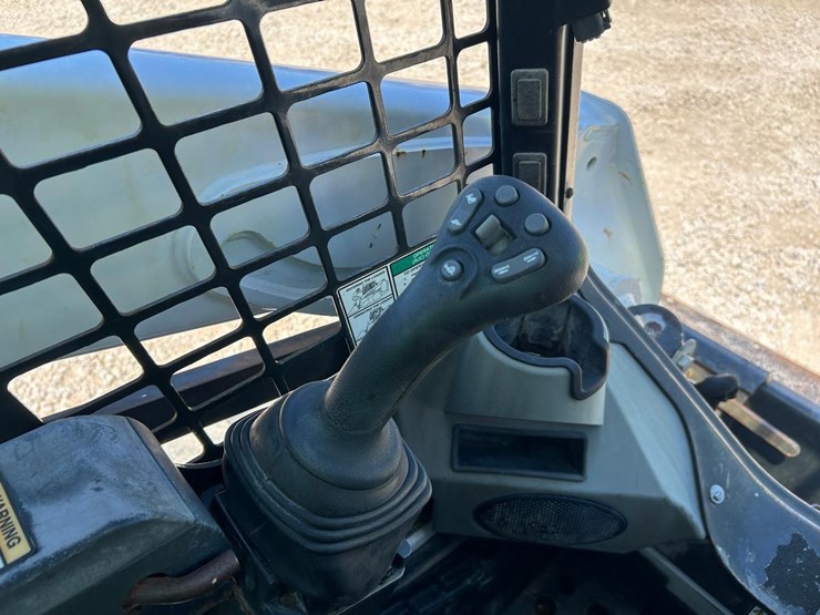 2020-bobcat-t595-image-25