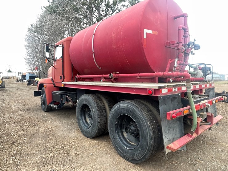 #216-•-1992-freightliner-water-truck-(has-mn-title)-(mora,-mn)-image-9