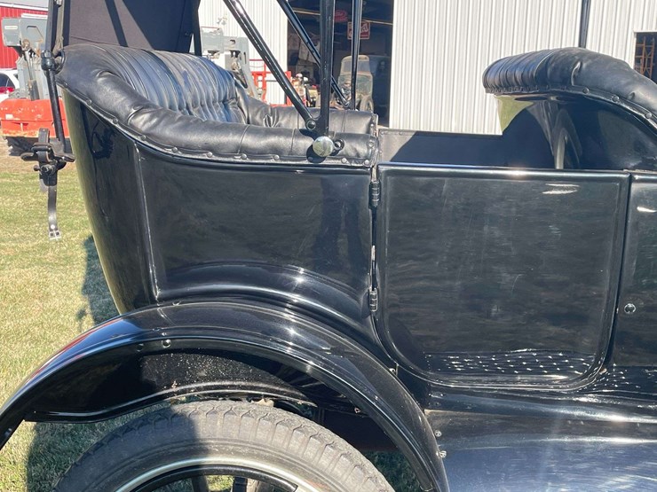 1917-model-t-touring-image-33