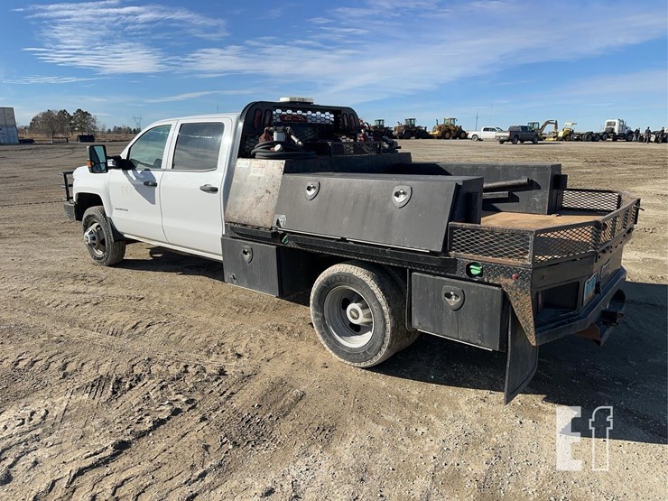 2019-chevrolet-3500-image-3