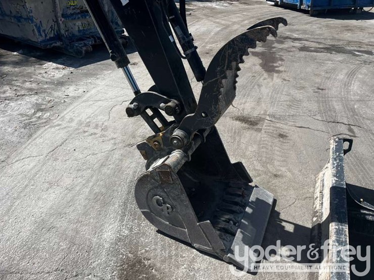 2022-deere-35g-image-11