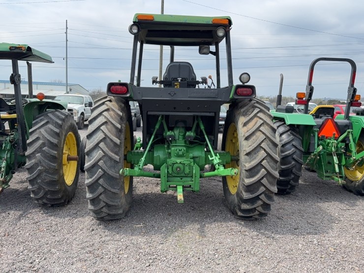 john-deere-3055-image-11